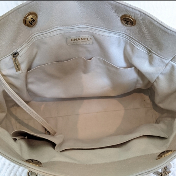 💎AUTHENTIC💎CHANEL quilted leather tote - Picture 4 of 12